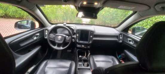 VOLVO-XC40-2019