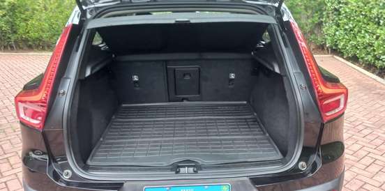 VOLVO-XC40-2019