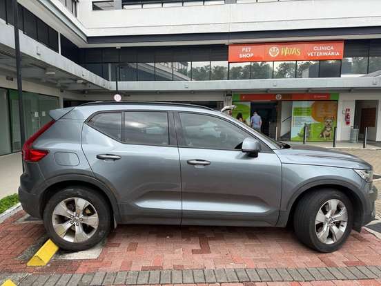 VOLVO-XC40-2018