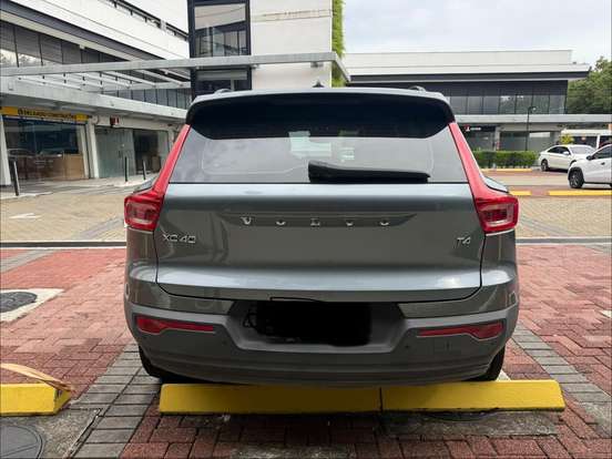 VOLVO-XC40-2018