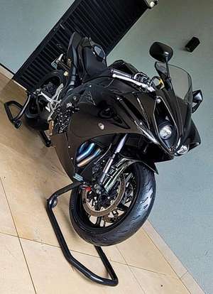 YAMAHA-YZF R1-2011
