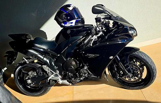 YAMAHA-YZF R1-2011