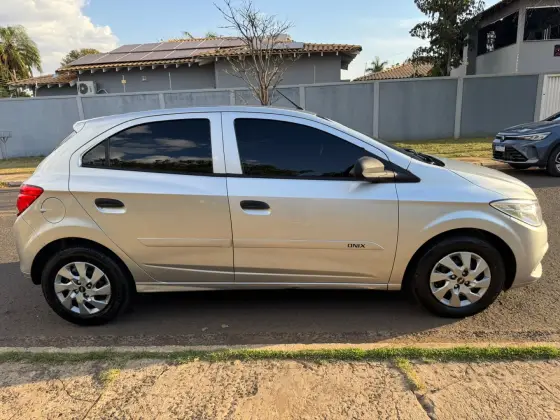 CHEVROLET ONIX 1.0 MPFI JOY 8V FLEX 4P MANUAL CHEVROLET ONIX 1.0 MPFI JOY 8V FLEX 4P MANUAL