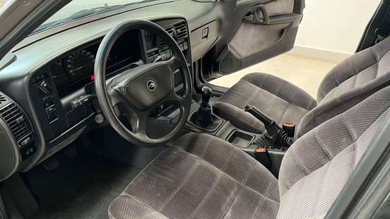 CHEVROLET-OMEGA-1992