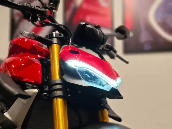 DUCATI STREETFIGHTER V4 S DUCATI STREETFIGHTER V4 S