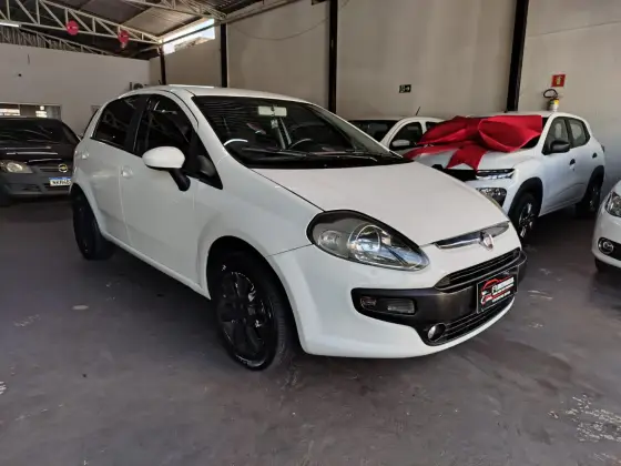 FIAT PUNTO 1.4 ATTRACTIVE 8V FLEX 4P MANUAL FIAT PUNTO 1.4 ATTRACTIVE 8V FLEX 4P MANUAL