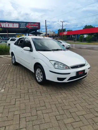 FORD FOCUS 1.6 GLX SEDAN 8V FLEX 4P MANUAL FORD FOCUS 1.6 GLX SEDAN 8V FLEX 4P MANUAL