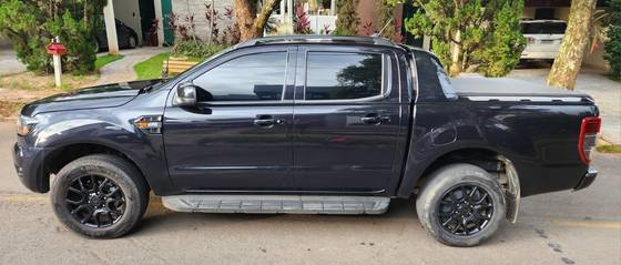 FORD RANGER 2.2 BLACK 4X2 CD 16V DIESEL 4P AUTOMÁTICO