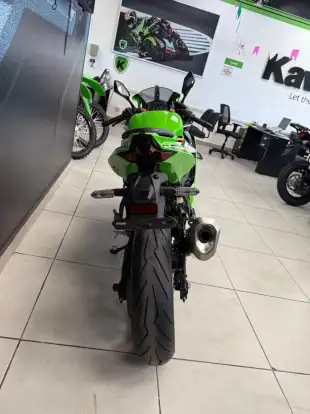 KAWASAKI-NINJA ZX-4RR-2026