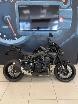 KAWASAKI-Z900-2026