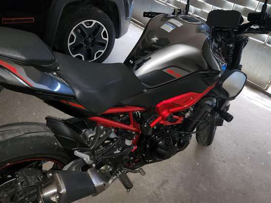 KAWASAKI-Z900-2025