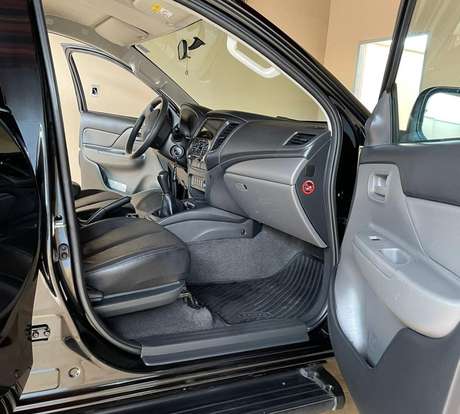 MITSUBISHI-L200 TRITON-2019