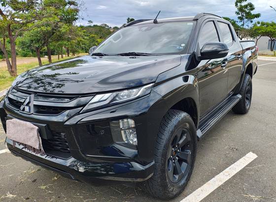 MITSUBISHI L200 TRITON 2.4 16V TURBO DIESEL SPORT HPE-S CD 4P 4X4 AUTOMÁTICO