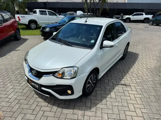 TOYOTA ETIOS 1.5 PLATINUM SEDAN 16V FLEX 4P AUTOMÁTICO
