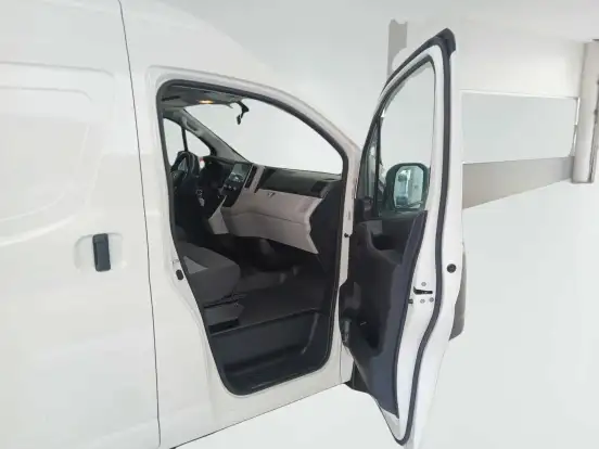 TOYOTA-HIACE-2025