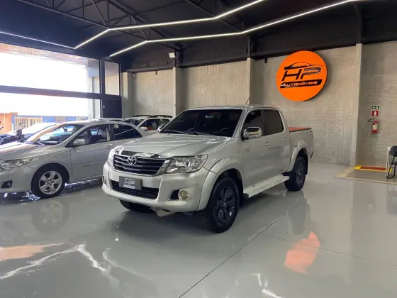 TOYOTA HILUX 2.7 SR 4X2 CD 16V FLEX 4P AUTOMÁTICO TOYOTA HILUX 2.7 SR 4X2 CD 16V FLEX 4P AUTOMÁTICO
