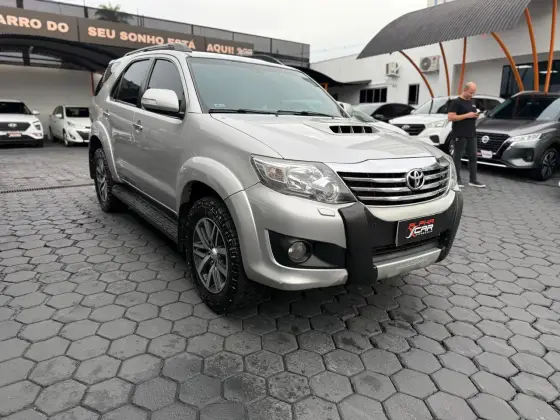 TOYOTA HILUX 2.7 SRV 4X4 CD 16V FLEX 4P AUTOMÁTICO TOYOTA HILUX 2.7 SRV 4X4 CD 16V FLEX 4P AUTOMÁTICO