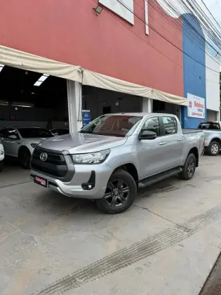 TOYOTA HILUX 2.8 D-4D TURBO DIESEL CD SR 4X4 AUTOMÁTICO