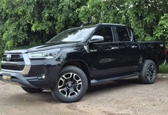 TOYOTA HILUX 2.8 D-4D TURBO DIESEL CD SRX 4X4 AUTOMÁTICO