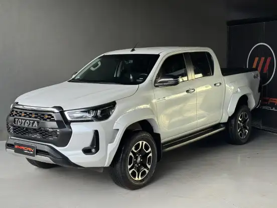 TOYOTA-HILUX-2.8 D-4D TURBO DIESEL CD SRX PLUS 4X4 AUTOMÁTICO TOYOTA-HILUX-2024