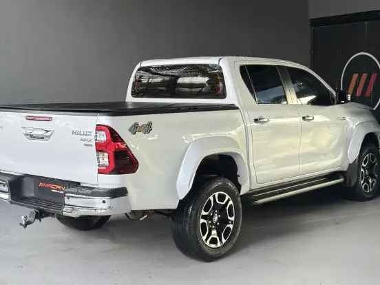 TOYOTA-HILUX-2.8 D-4D TURBO DIESEL CD SRX PLUS 4X4 AUTOMÁTICO TOYOTA-HILUX-2024
