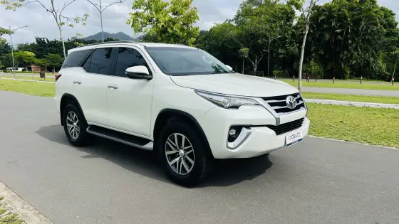 TOYOTA HILUX SW4 2.8 SRX 4X4 16V TURBO INTERCOOLER DIESEL 4P AUTOMÁTICO