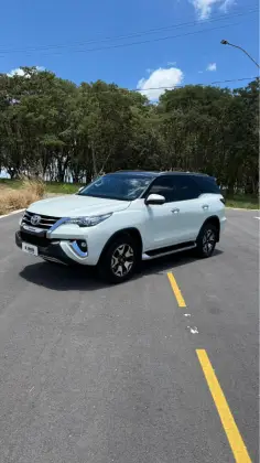 TOYOTA HILUX SW4 2.8 SRX DIAMOND 4X4 7 LUGARES 16V TURBO INTERCOOLER DIESEL 4P AUTOMÁTICO TOYOTA HILUX SW4 2.8 SRX DIAMOND 4X4 7 LUGARES 16V TURBO INTERCOOLER DIESEL 4P AUTOMÁTICO