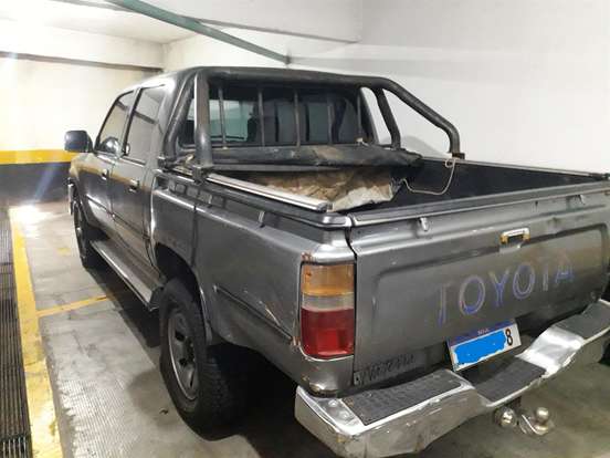 TOYOTA-HILUX-1998
