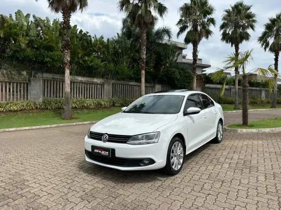 VOLKSWAGEN JETTA 2.0 COMFORTLINE FLEX 4P TIPTRONIC