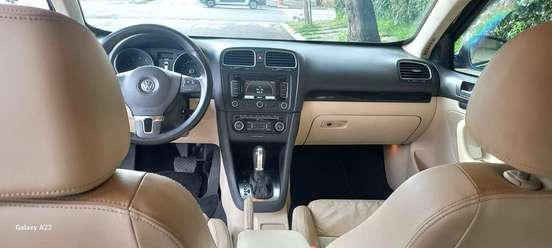 VOLKSWAGEN-JETTA-2012