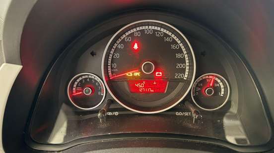 VOLKSWAGEN-UP-2015