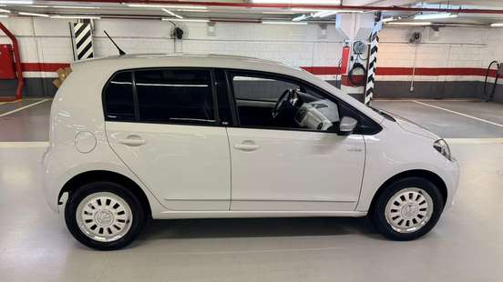 VOLKSWAGEN-UP-2015