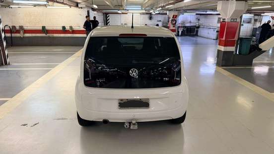 VOLKSWAGEN-UP-2015