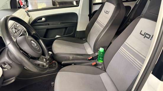 VOLKSWAGEN-UP-2015