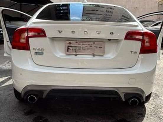 VOLVO-S60-2.0 T6 R-DESIGN GASOLINA 4P AUTOMÁTICO VOLVO-S60-2015