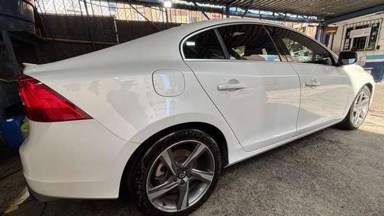VOLVO-S60-2.0 T6 R-DESIGN GASOLINA 4P AUTOMÁTICO VOLVO-S60-2015