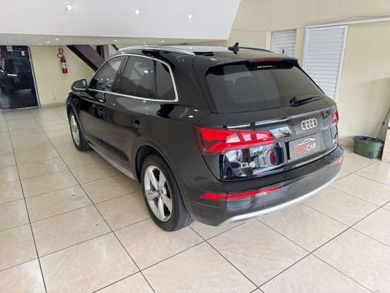 AUDI-Q5-2019