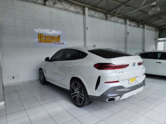 BMW-X6-2021