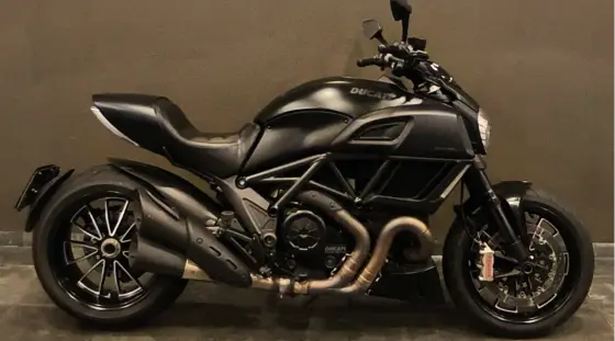 DUCATI DIAVEL DARK 