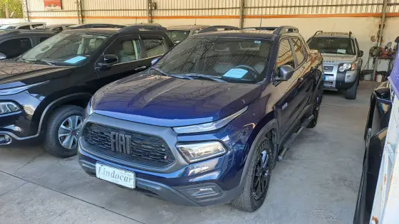 FIAT TORO 2.0 16V TURBO DIESEL ULTRA 4WD AT9 FIAT TORO 2.0 16V TURBO DIESEL ULTRA 4WD AT9