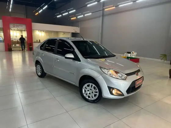 FORD FIESTA 1.6 ROCAM SEDAN 8V FLEX 4P MANUAL