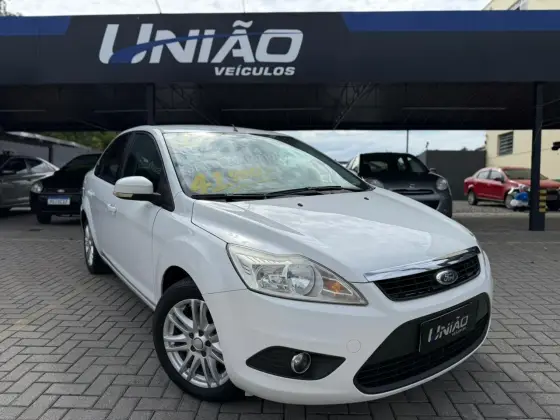 FORD FOCUS 1.6 GLX SEDAN 16V FLEX 4P MANUAL