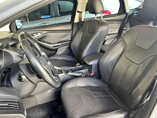 FORD-FOCUS-2015