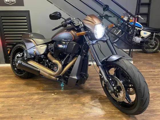 HARLEY-DAVIDSON SOFTAIL FXDR 114 