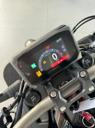 HONDA-CB 650R E-CLUTCH-2025