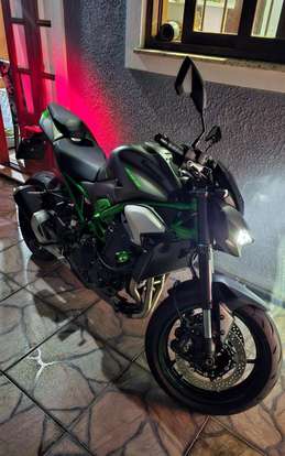 KAWASAKI-Z900-2025