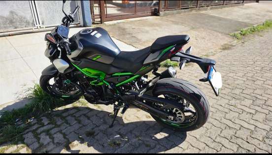 KAWASAKI-Z900-2025