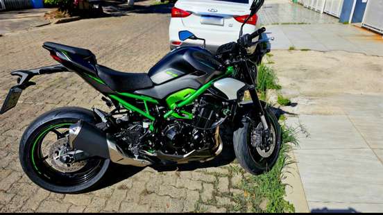 KAWASAKI-Z900-2025