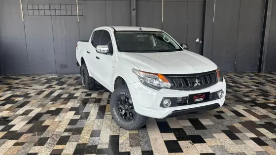 MITSUBISHI L200 TRITON 2.4 16V TURBO DIESEL SPORT GLX CD 4P 4X4 MANUAL MITSUBISHI L200 TRITON 2.4 16V TURBO DIESEL SPORT GLX CD 4P 4X4 MANUAL