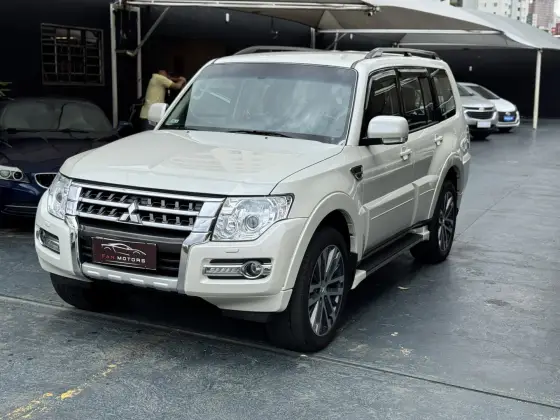 MITSUBISHI PAJERO FULL 3.2 HPE 4X4 16V TURBO INTERCOOLER DIESEL 4P AUTOMÁTICO